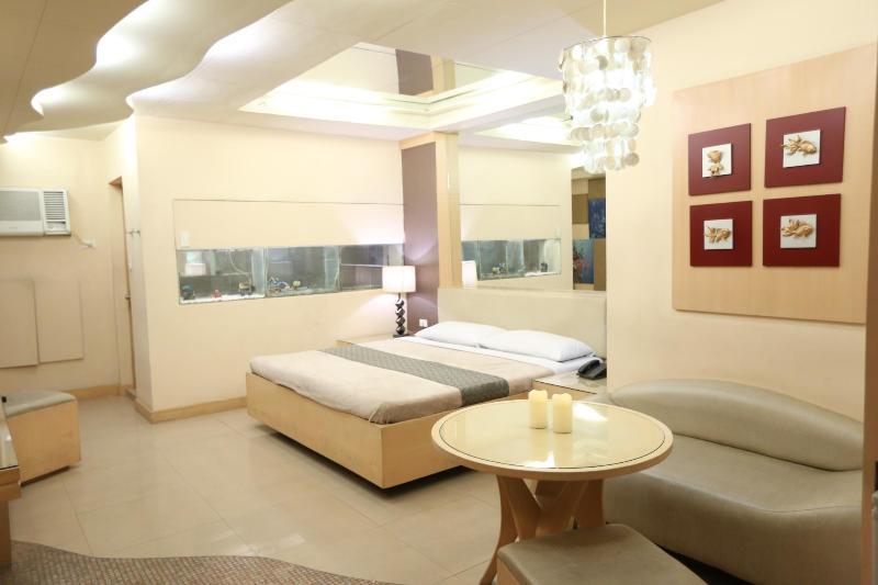 Victoria Court Suites Pasig Екстер'єр фото