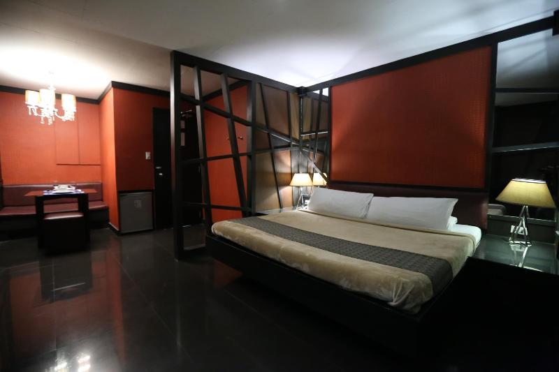 Victoria Court Suites Pasig Екстер'єр фото