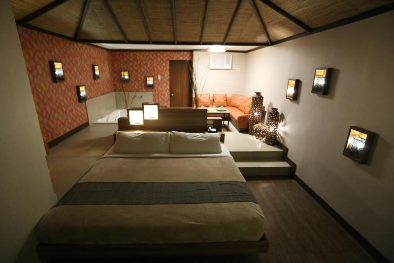 Victoria Court Suites Pasig Екстер'єр фото