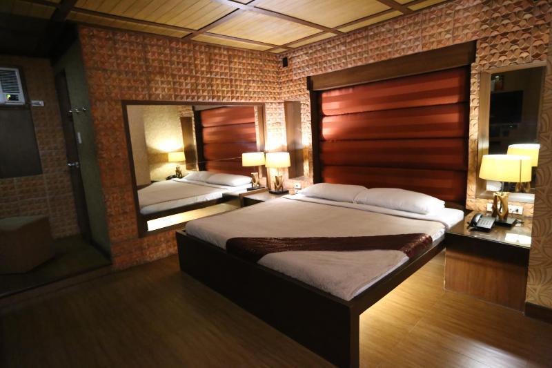 Victoria Court Suites Pasig Екстер'єр фото