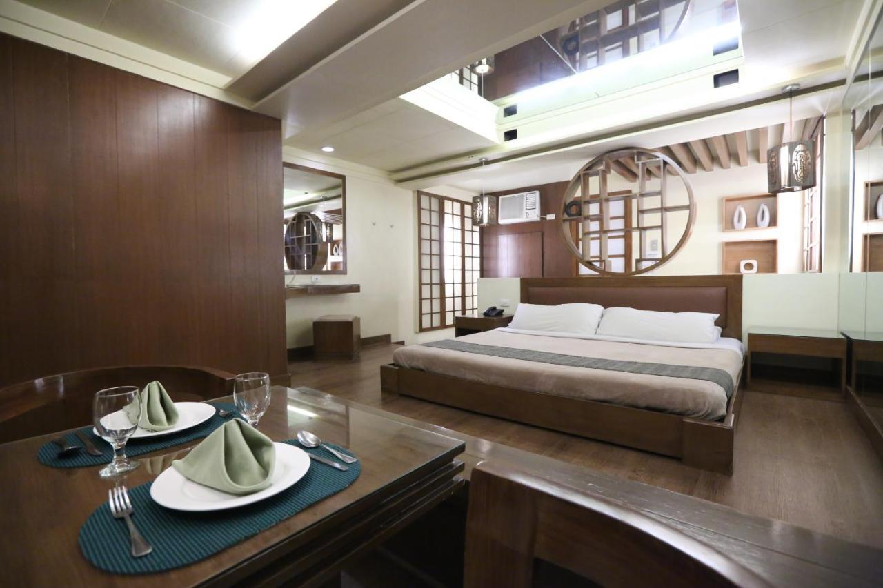 Victoria Court Suites Pasig Екстер'єр фото